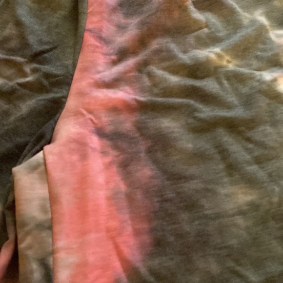 High-Waisted Shorts - Picture 6 of 10